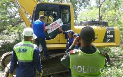 Distrito Decomisó Retroexcavadora Que Operaba Ilegalmente En La Quebrada Tamacá